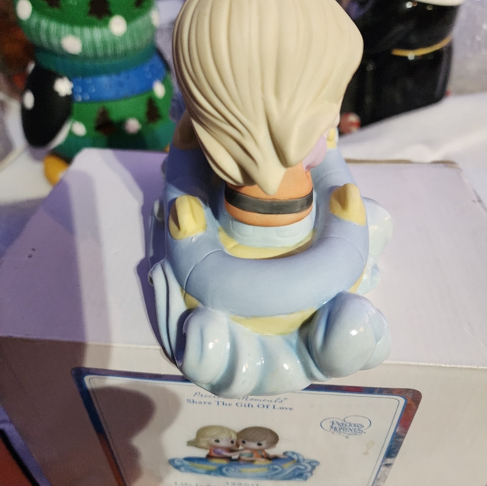 Precious Moments Figurine - Life is An Adventure With You. RETIRED Nib - Picture 5 of 7